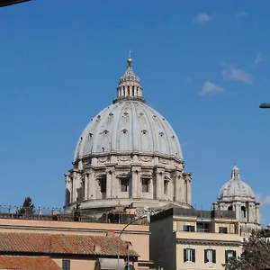 Di Fronte Alla Cupola Rom